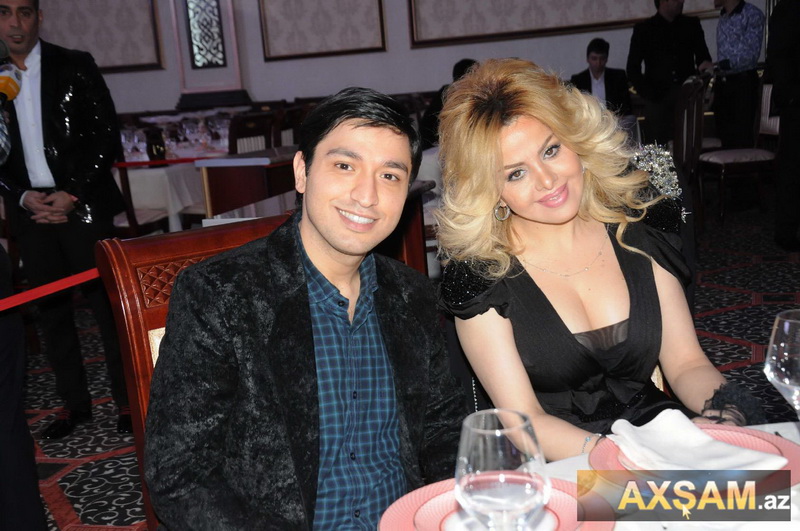 Azərbaycanlı müğənni cangüdənlə gəzir? - YENİLƏNİB - FOTO