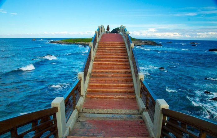 Üç ölümsüz adasında əjdaha körpüsü - FOTO