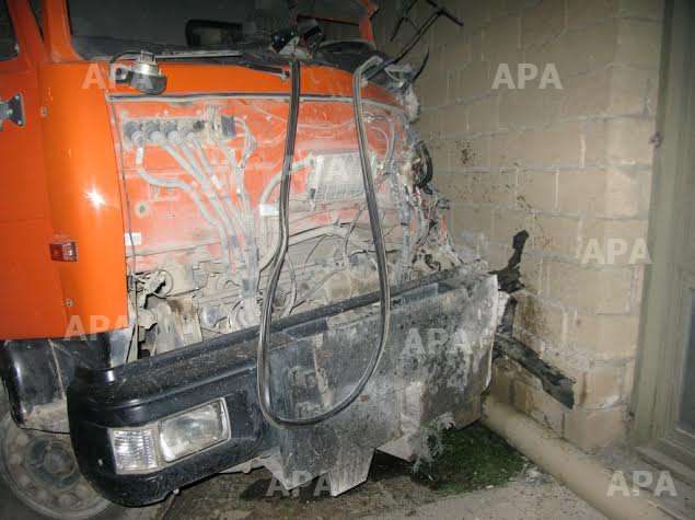 Piyada "KamAz"ın təkərləri altda can verdi - FOTO