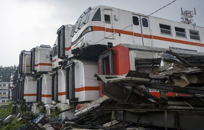 Ölü elektrik qatarları məkanı - FOTO