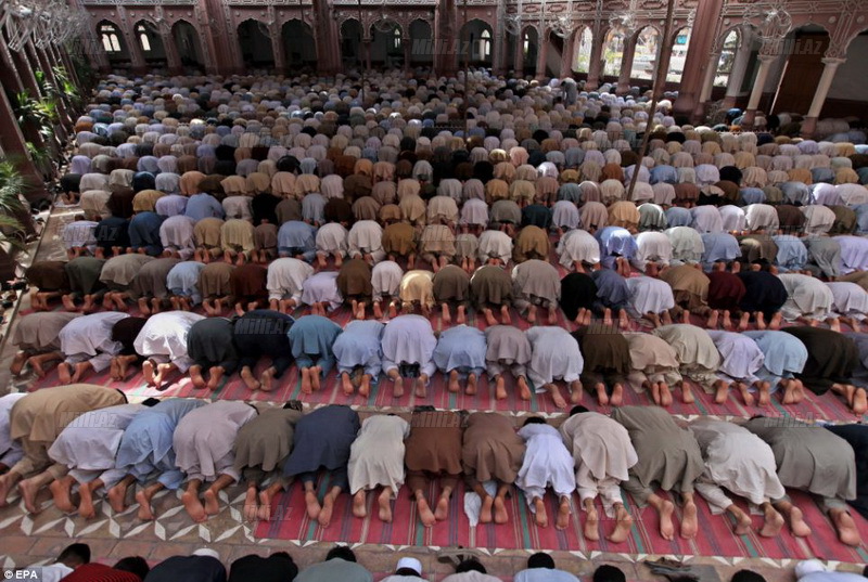 Dünya ramazan səfasındadır - FOTO