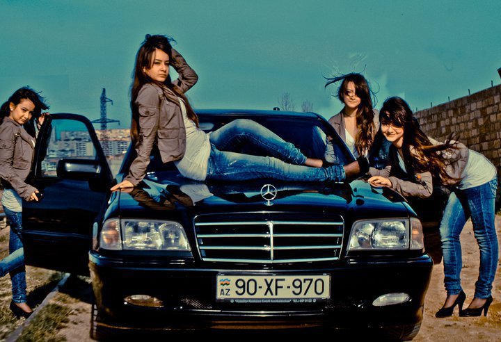 Azərbaycanda yeni dəb: bahalı maşın, qız, 5000 manatlıq ehtiras... - FOTO - 18+