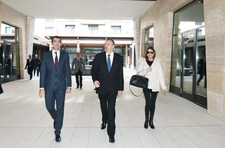 Prezident İlham Əliyev və xanımı Mehriban Əliyeva "Şahdağ" kompleksində "Park Chalet" oteli və 1 nömrəli kanat və xizək enişinin açılışında iştirak ediblər - YENİLƏNİB - FOTO
