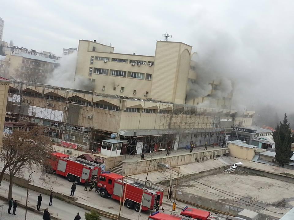 Bakıda "Moskva" univermağı yandı, xeyli qızıl əridi - YENİLƏNİB - VİDEO - FOTO