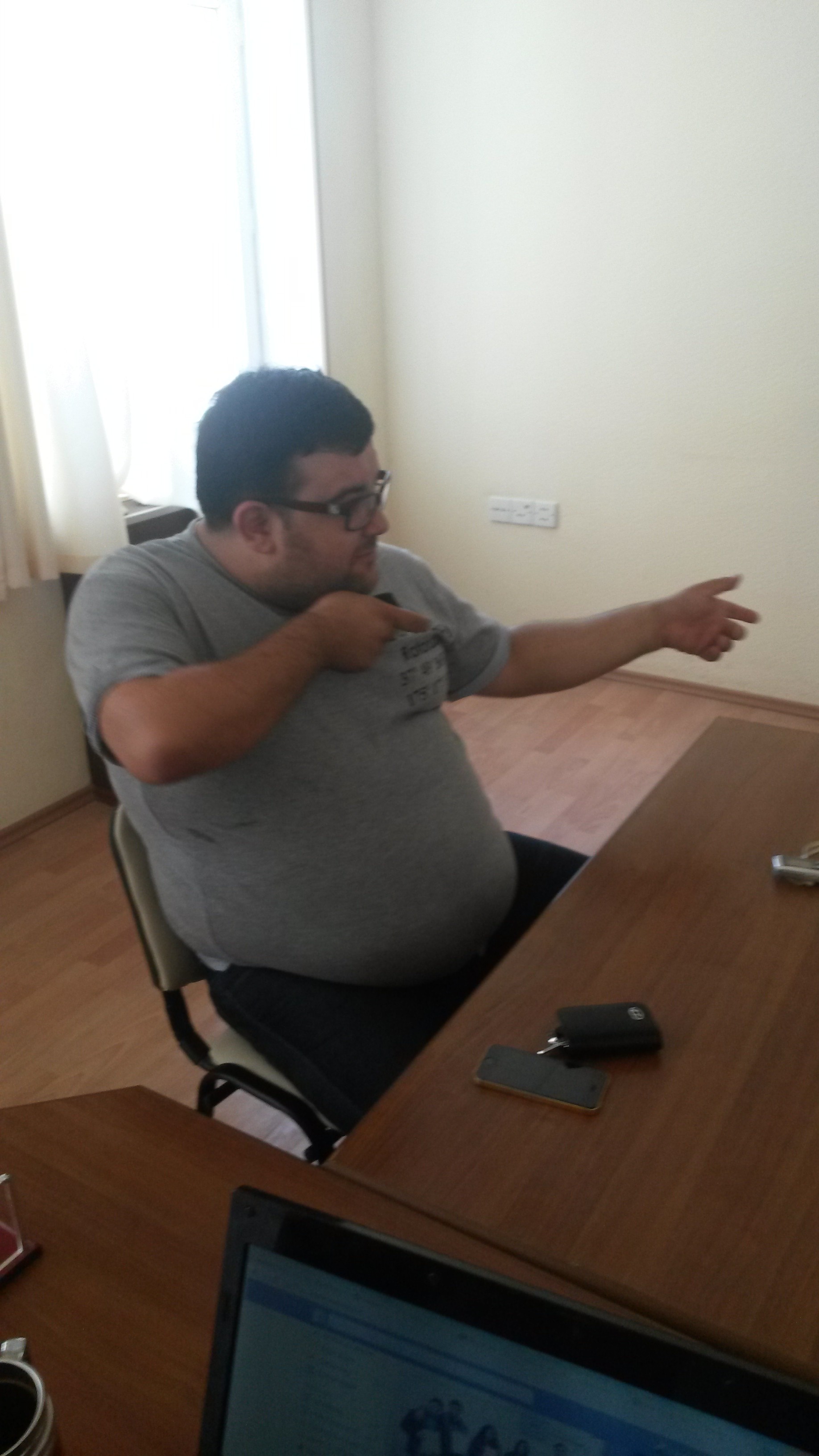 Azərbaycanın yumor gündəmini zəbt edən şəxs: "ABŞ-da polislərə diz çökdürdüm" - FOTO