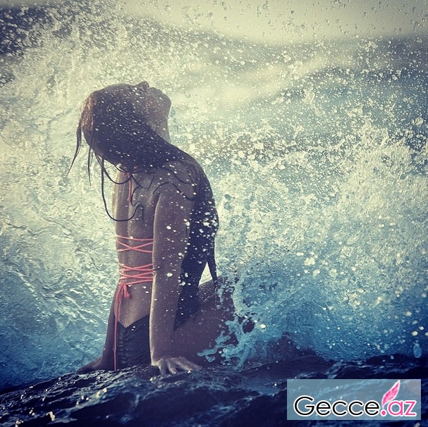 Azərbaycanlı modeldən bikinidə FOTOSESSİYA
