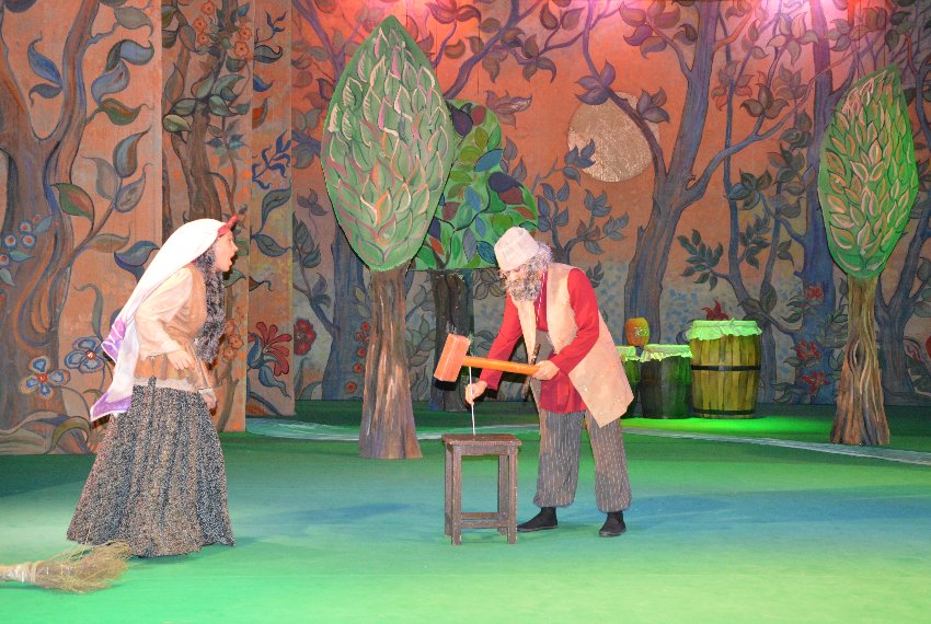 Gənc Tamaşaçılar Teatrında mövsümün ilk premyerası - FOTO