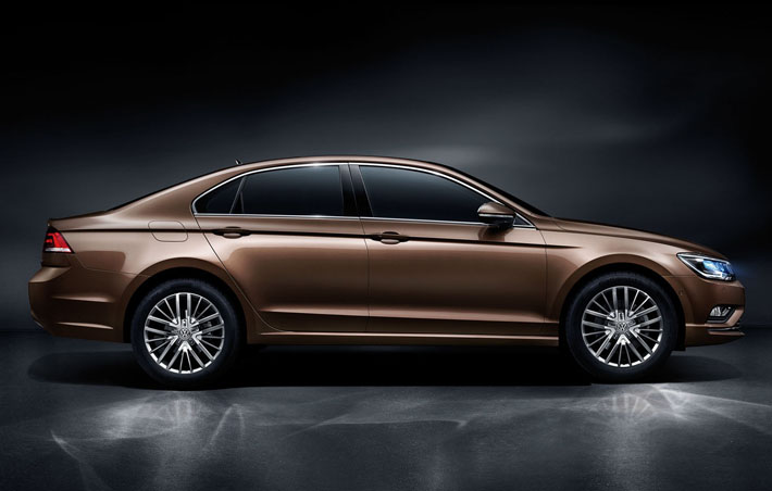 Volkswagen-dən kompakt sedan - FOTO