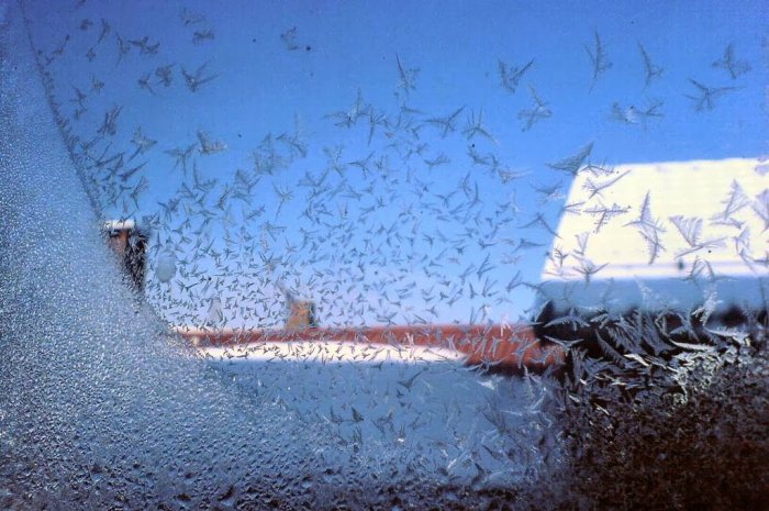 Şüşədə buzlu naxışlar - FOTO
