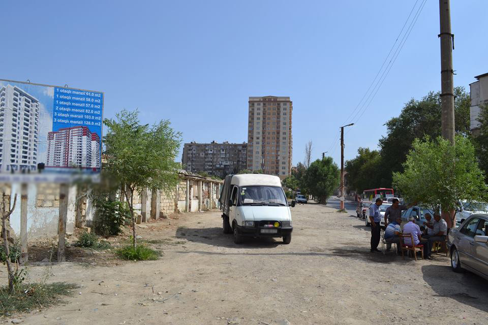 Bakıda məşhur bazar söküldü - FOTO