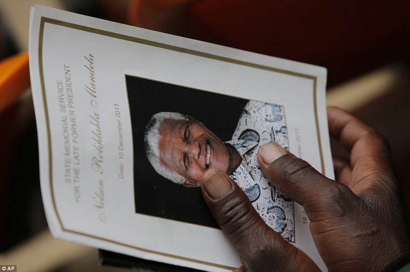 Dünya Nelson Mandela ilə vidalaşır - YENİLƏNİB - FOTO