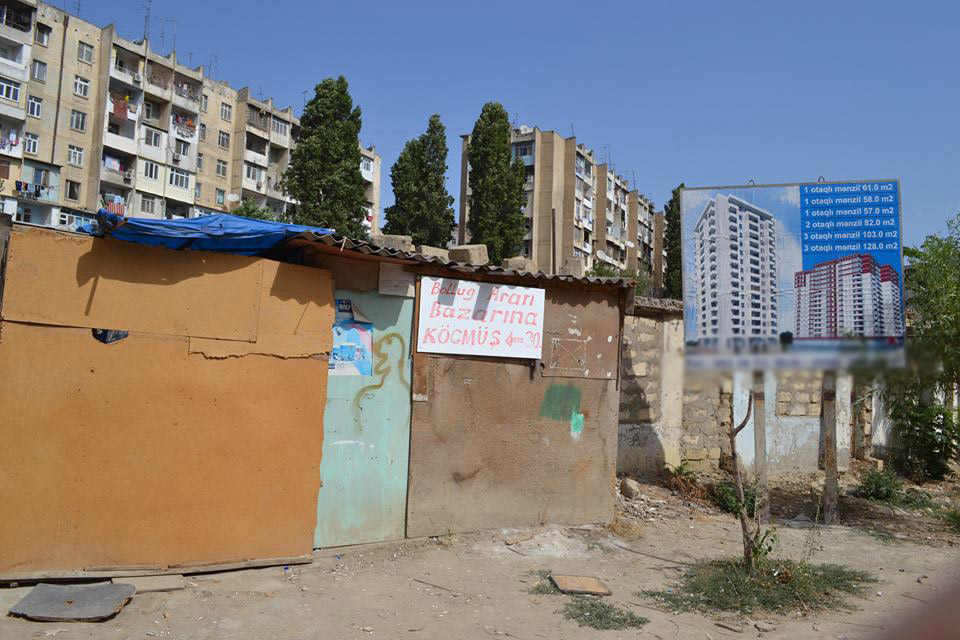 Bakıda məşhur bazar söküldü - FOTO