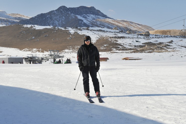 Prezident İlham Əliyev və xanımı Mehriban Əliyeva "Şahdağ" kompleksində "Park Chalet" oteli və 1 nömrəli kanat və xizək enişinin açılışında iştirak ediblər - YENİLƏNİB - FOTO