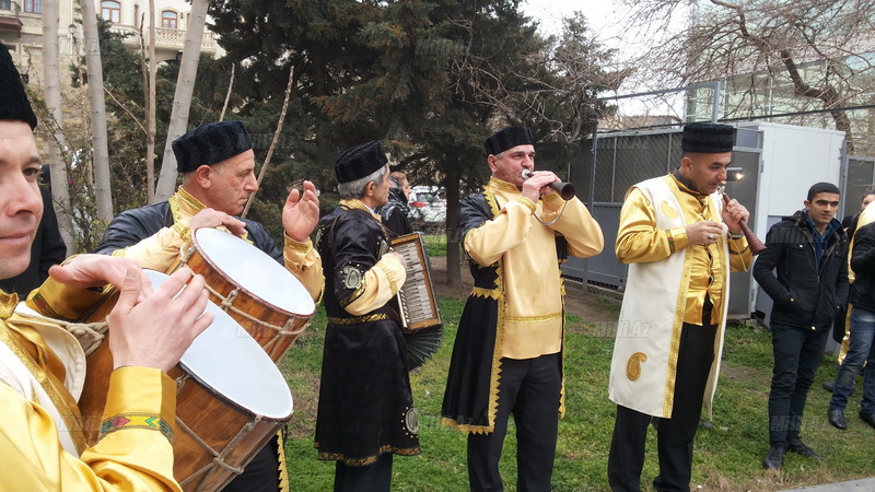 Kosa Bahar qızı da götürüb Bakıya gəldi - FOTO