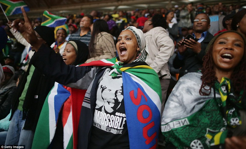 Dünya Nelson Mandela ilə vidalaşır - YENİLƏNİB - FOTO