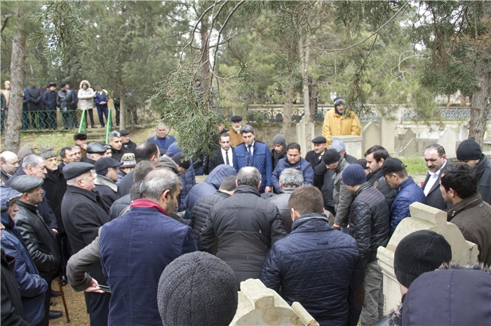 Çingiz Mustafayevin anası son mənzilə yola salındı - FOTO