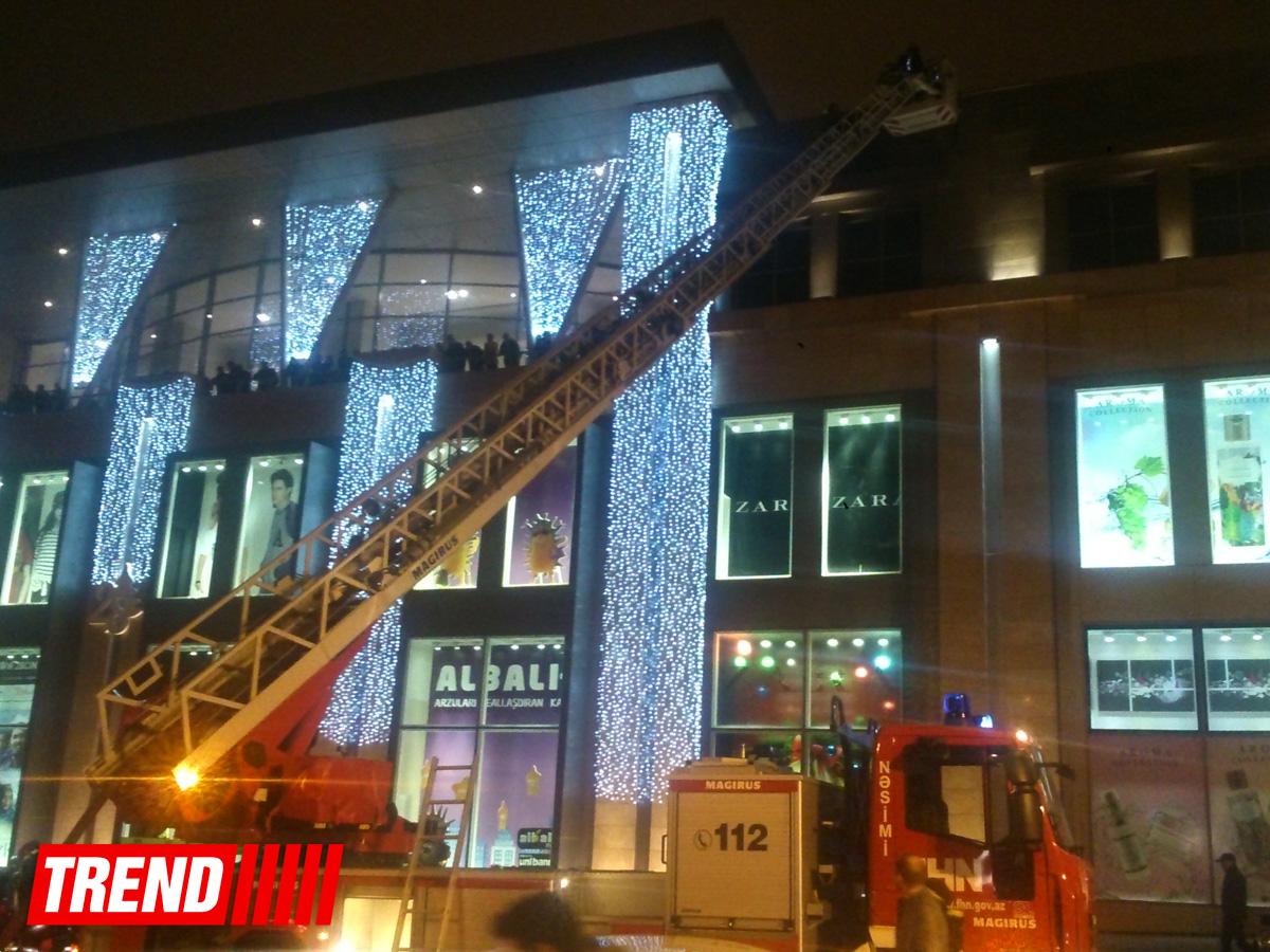 Bakıda "28 Mall" ticarət mərkəzində yanğın baş verib - YENİLƏNİB - VİDEO - FOTO