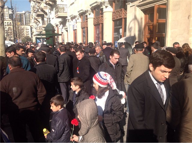 Vüqar Həşimov dəfn olundu - YENİLƏNİB - FOTO