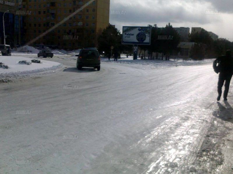 Gənclər şəhərini buzlu yollar qocaldır? - FOTO