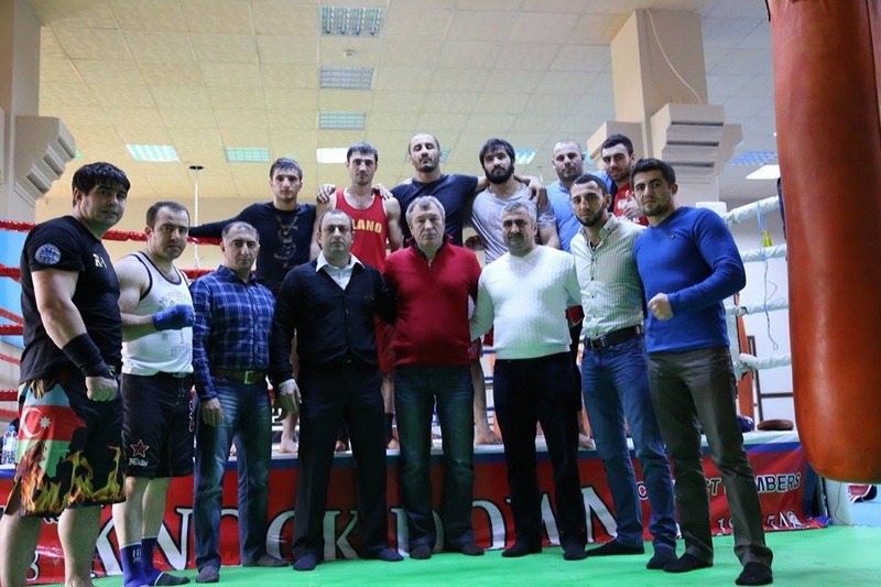Dünyaca tanınmış kikboksçu Bakıya döyüşə gəldi - VİDEO - FOTO