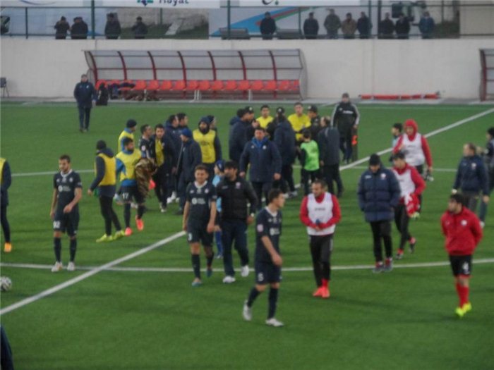 Sumqayıtda ara qarşıdı: "Eşidirsən, sənə nə deyirlər?" - FOTO