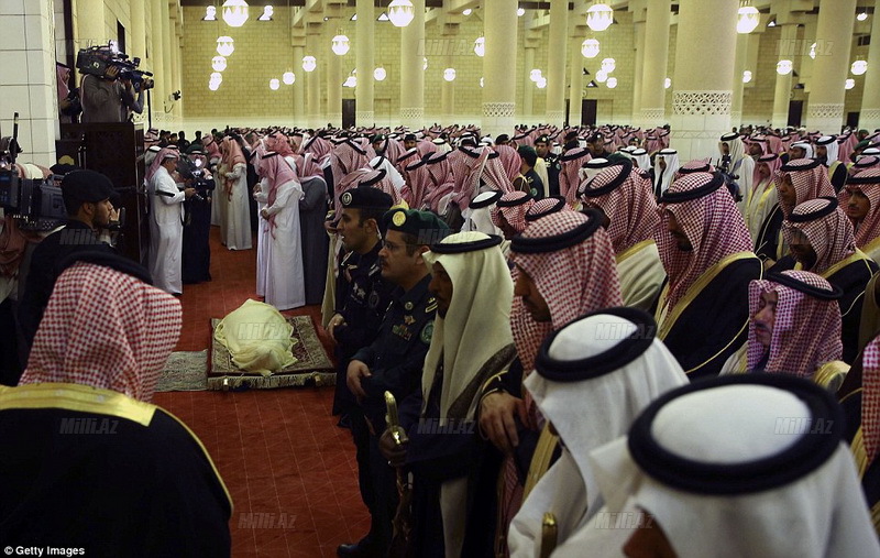 Kral adsız məzarda: yeni kralın "sirr"ləri - FOTO