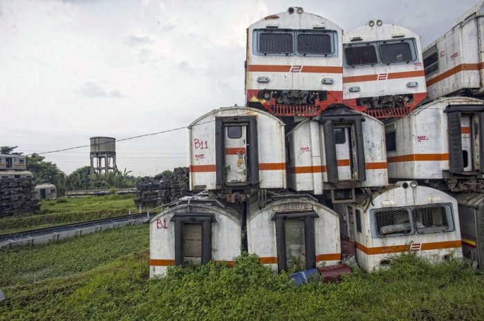 Ölü elektrik qatarları məkanı - FOTO