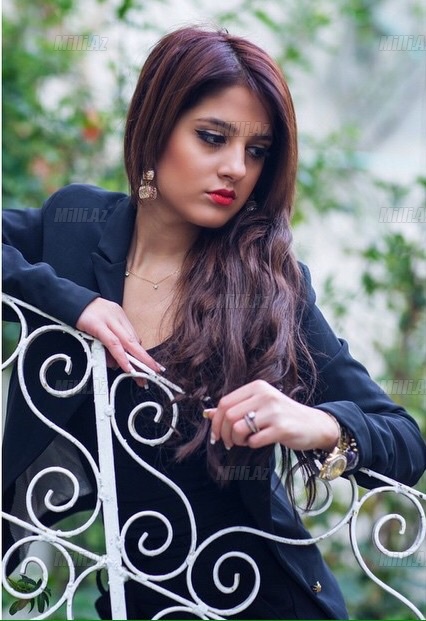 Teleaparıcı Nərmin Əlisoy: "Həyatımda biri var..." - FOTOSESSİYA