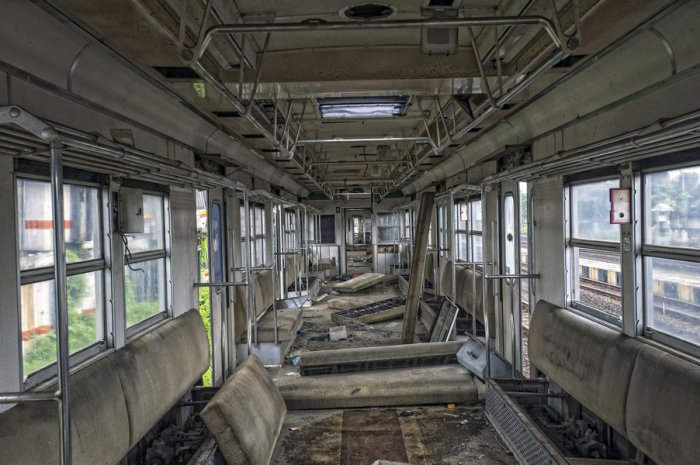 Ölü elektrik qatarları məkanı - FOTO
