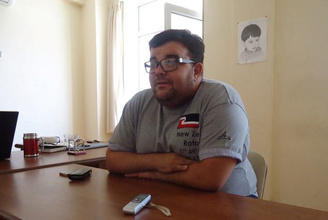 Azərbaycanın yumor gündəmini zəbt edən şəxs: "ABŞ-da polislərə diz çökdürdüm" - FOTO