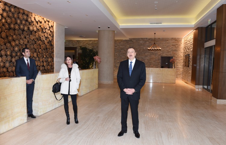 Prezident İlham Əliyev və xanımı Mehriban Əliyeva "Şahdağ" kompleksində "Park Chalet" oteli və 1 nömrəli kanat və xizək enişinin açılışında iştirak ediblər - YENİLƏNİB - FOTO