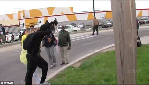 Oğlunu qapazlayan ana milyonların sevimlisi oldu - VİDEO - FOTO