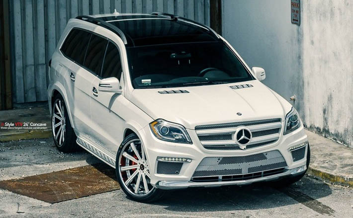 Mercedes-i bəzədilər - FOTO