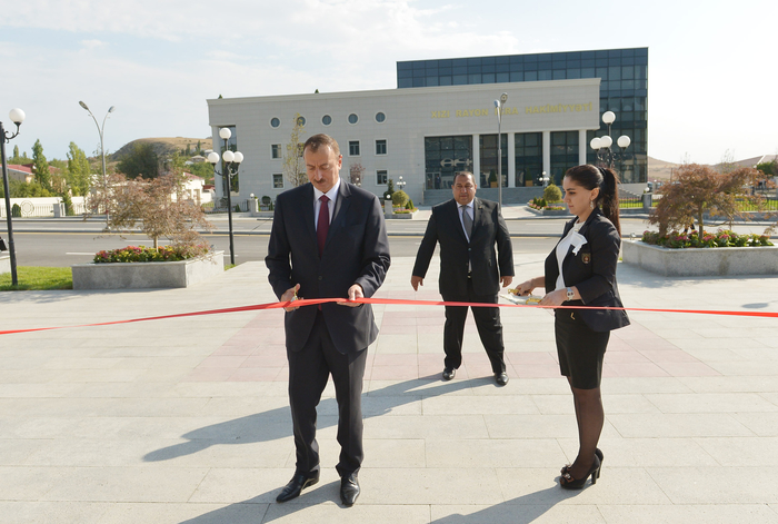 Prezident İlham Əliyev: "Azərbaycan öz sürətli inkişaf dövrünü yaşayır və ölkədə böyük quruculuq işləri aparılır" - YENİLƏNİB - FOTO