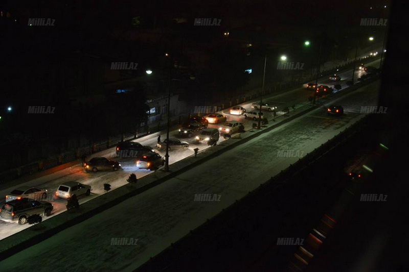 Bakıya gələn yol, gecəyarı - FOTO