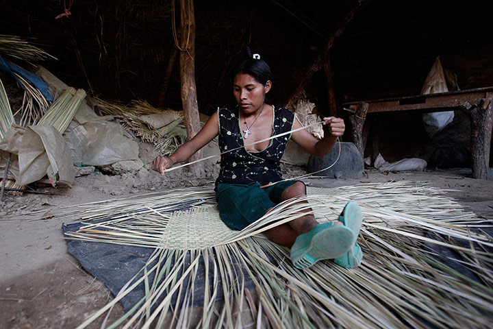 Secundela Garcia Suchi, making hand crafts