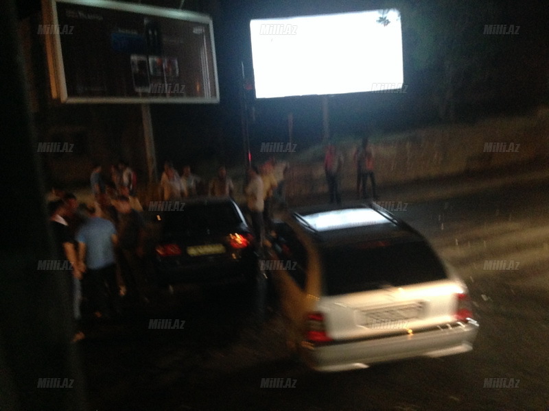 Bakıda iki avtomobil toqquşdu, tıxac yarandı - YENİLƏNİB - VİDEO - FOTO