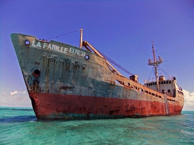 Suyun üzündə batmış gəmilər - FOTOSESSİYA