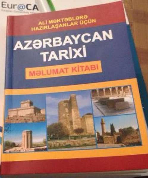 Azərbaycan tarixi kitabı erməni bayrağı rəngində - FOTO