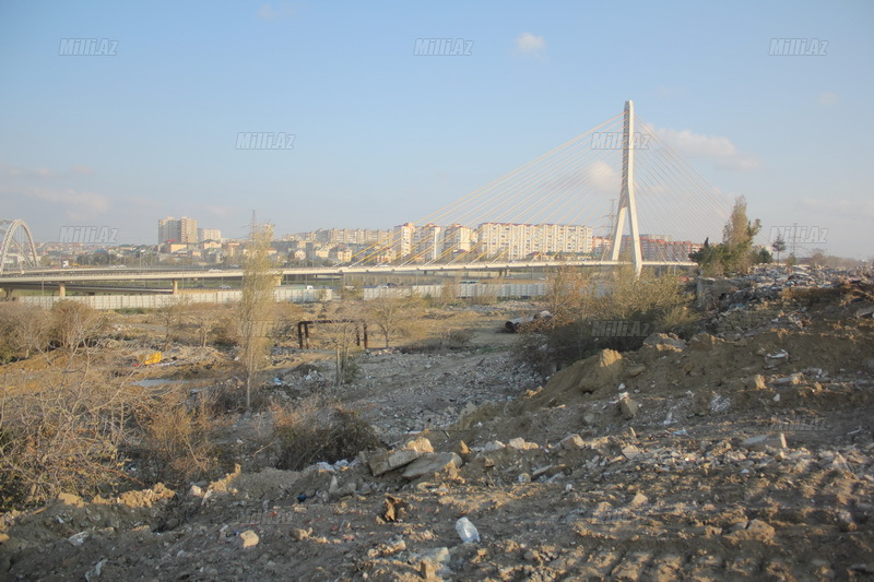 Bakıda böyük prospektin ətrafı sökülür - FOTO