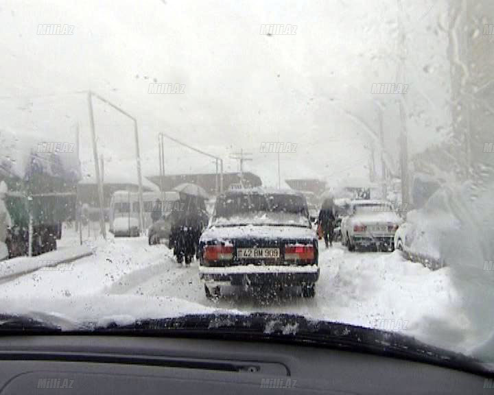 Lənkərana ilk qar yağdı, hərəkət dayandı - VİDEO - FOTO