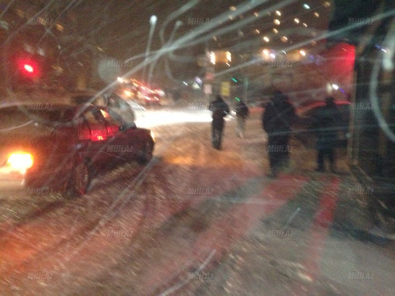 Qar bakılıları yolda qoydu - YENİLƏNİB - VİDEO - FOTOSESSİYA