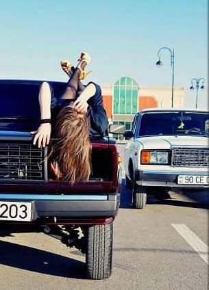 Azərbaycanda yeni dəb: bahalı maşın, qız, 5000 manatlıq ehtiras... - FOTO - 18+