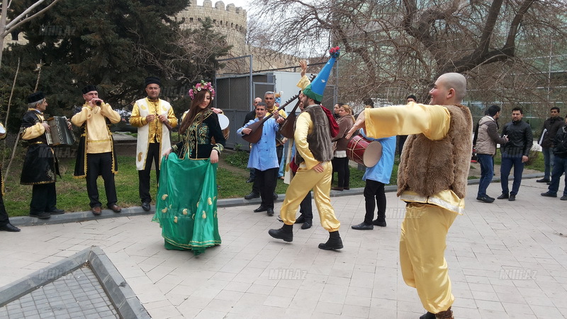 Kosa Bahar qızı da götürüb Bakıya gəldi - FOTO
