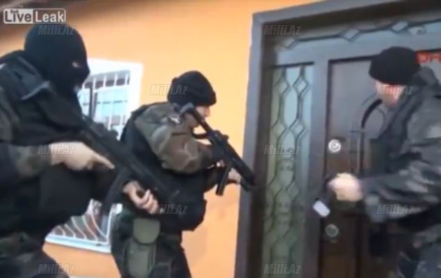 Türk polisi biabır oldu - VİDEO - FOTO