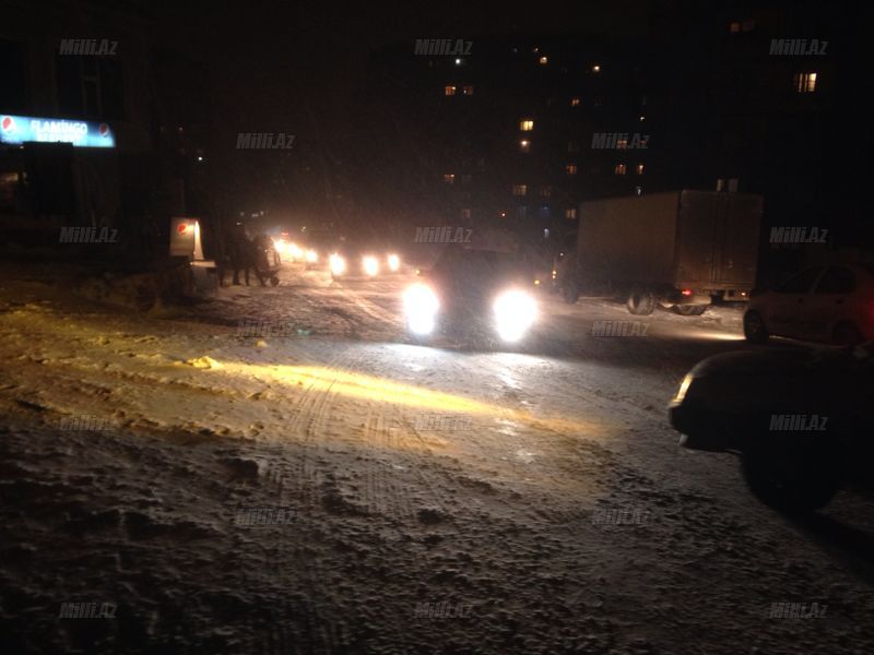 Qar bakılıları yolda qoydu - YENİLƏNİB - VİDEO - FOTOSESSİYA