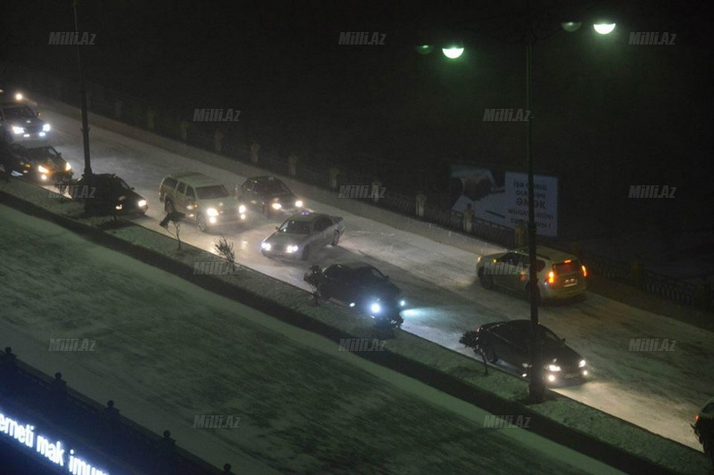 Bakıya gələn yol, gecəyarı - FOTO
