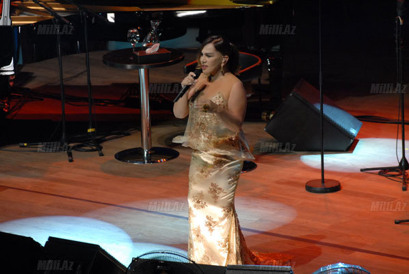 Sezen Aksu: "Ermənilərə canım qurban" - FOTO