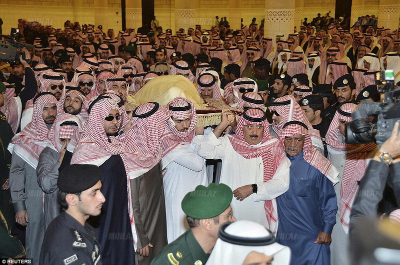 Kral adsız məzarda: yeni kralın "sirr"ləri - FOTO