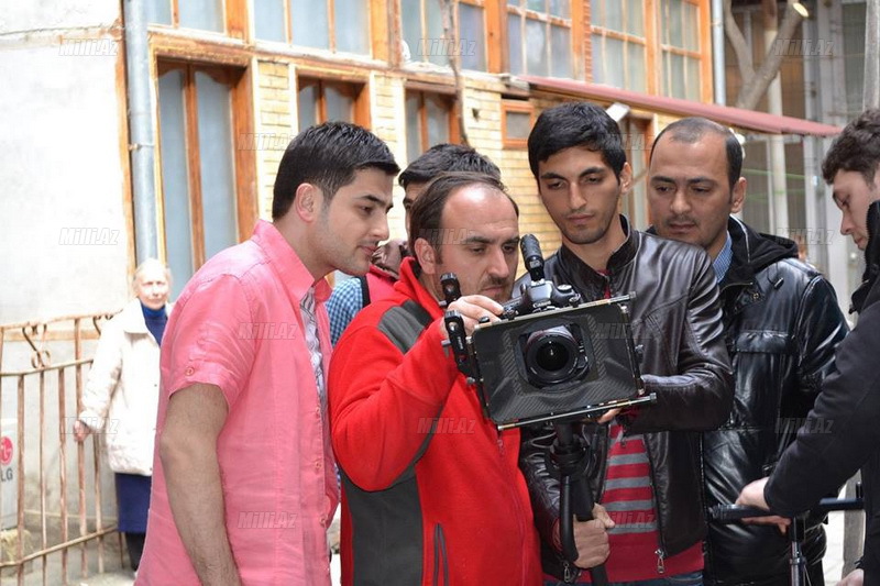 Azərbaycanlı müğənni qonşusuna eşq elan edib - FOTOSESSİYA